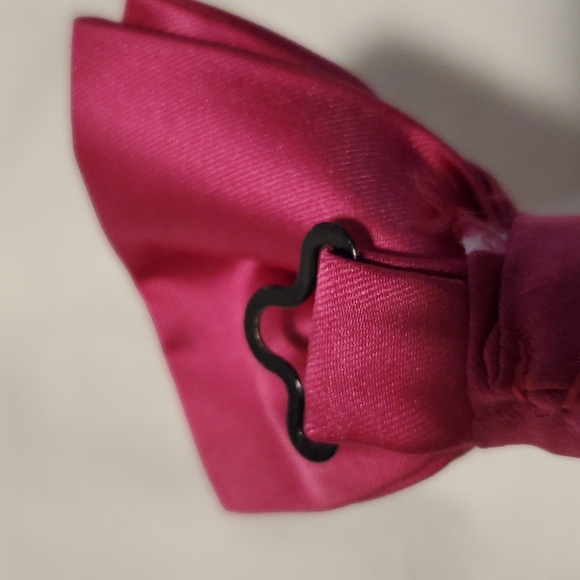 Adjustable pink bow tie 🎀 - Picture 3 of 5